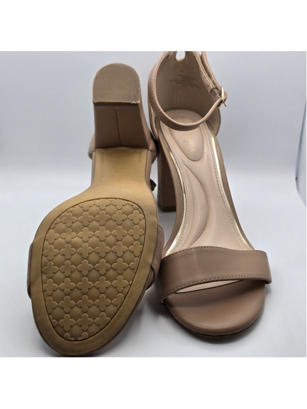 Kelly & Katie Hailee Block Heel Sandal In Taupe Size 9 NEW - Picture 3 of 6